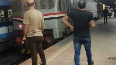 بعد تداول نشطاء الصورة.. سر وجود جرار سكة حديد على خط المترو 