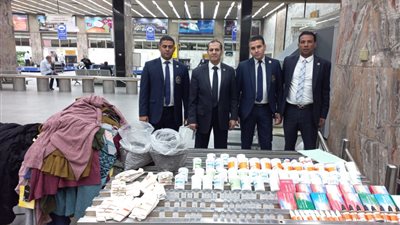 ضبط محاولة تهريب كمية من الأدوية والبيرة داخل أكياس شاي بمطار القاهرة
