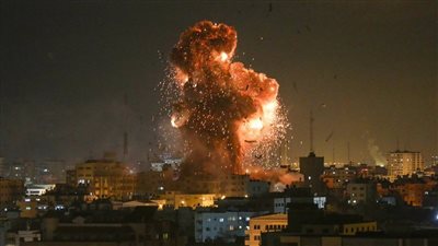 غارات عنيفة تشنها طائرات 