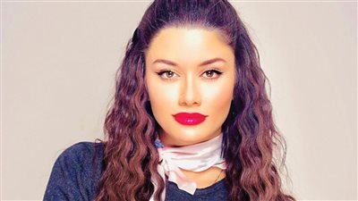 القصة الكاملة لفيلم الفنانة سينتيا خليفة الجديد Sicilian Holiday