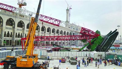 عمال أميون وإهمال متعمد.. السعودية تعيد فتح قضية سقوط رافعة الحرم بعد 7 سنوات من البراءة 