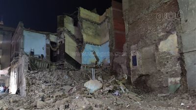 انهيار منزل أثناء إزالة عقار ملاصق بالمحلة