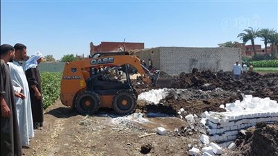 إزالة 13 حالة تعد على أرض زراعية بعزبة العقاد في بني سويف