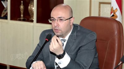 محافظ بني سويف يتابع سير الاختبارات الإلكترونية للمتقدمين لمدرسة الضبعة