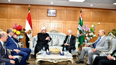 وزير الأوقاف يهنئ رئيس هيئة قضايا الدولة بمنصبه الجديد