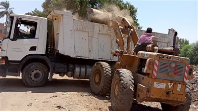 محافظة الجيزة: رفع 70 طن مخلفات بطريق غمازة الكبرى بالصف | صور