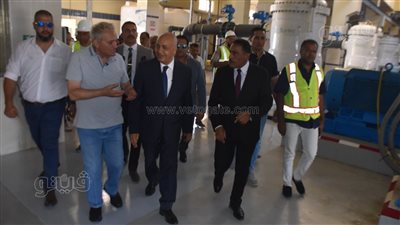 محافظ مطروح ومصطفى بكري في زيارة تفقدية لمحطة تحلية الرميلة | صور