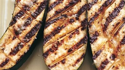 طريقة عمل الكوسة المشوية بدبس الرمان | فيديو