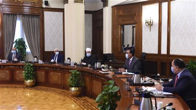 مدبولي يبحث تطوير آليات إدارة استثمارات المؤسسات الحكومية في البورصة 