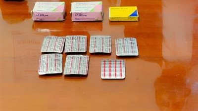 ضبط راكبين حاولا تهريب أقراص مخدرة بمطار برج العرب