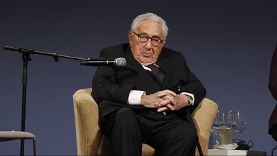 كيسنجر يزور الصين ويلتقي وزير الدفاع