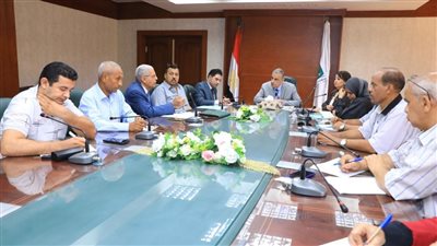 محافظ سوهاج يناقش إنشاء مركز تدريب الصوب الزراعية 