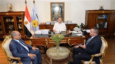 محافظ أسيوط يلتقي رئيس جهاز وسط وشمال الصعيد لمناقشة أعمال تنفيذ مشروعات حياة كريمة 