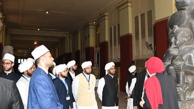 الأوقاف تنظم زيارة سياحية لكبار علماء الهند للمتحف المصري