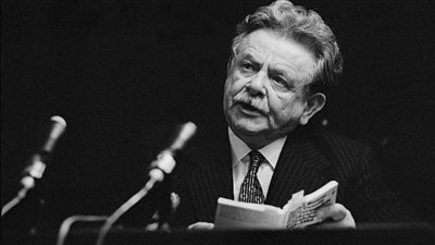 في ذكرى ميلاده الـ 113.. إصدارات لا تُنسي لأديب نوبل إلياس كانيتي