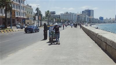 كورنيش البحر بالإسكندرية.. مصيدة لأرواح المواطنين 