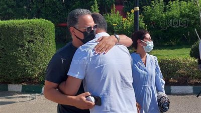 الأحزان تحاصر شريف عامر.. فقد والديه في 4 شهور 