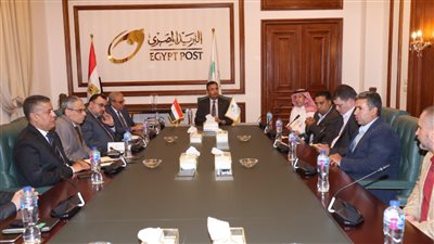 رئيس البريد يبحث مع  مسؤولي 