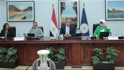 العناني يناقش جاهزية فنادق شرم الشيخ لاستقبال وفود مؤتمر تغير المناخ