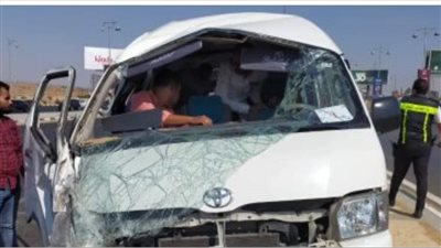 نيابة الجيزة تعاين موقع حادث انقلاب أتوبيس عمال بالترعة