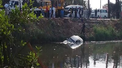 شهود العيان بحادث المريوطية: قائد السيارة اصطدم بعمود فسقط في الترعة