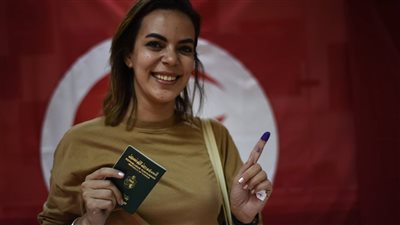 لليوم الثالث.. استمرار الاستفتاء على الدستور بالسفارة التونسية بالقاهرة | فيديو وصور