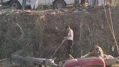 10 صور ترصد آثار حادث سقوط أتوبيس فى ترعة المريوطية