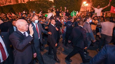 قيس سعيد يحتفل مع التونسيين بتأييد الدستور الجديد |فيديو وصور