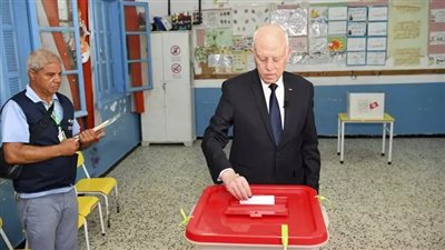 أول قرار للرئيس التونسي بعد الاستفتاء على الدستور