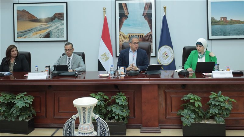 الدكتور خالد العناني