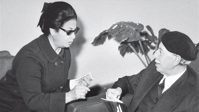 أم كلثوم تداعب الاديب