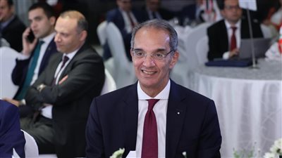وزير الإتصالات: 2 مليار دولار لتطوير خدمات الإنترنت الثابت بالقرى