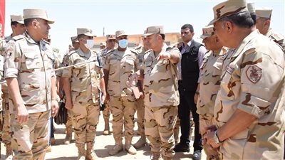 الفريق أسامة عسكر يتفقد المنظومة التعليمية والتدريبية بمعهد ضباط الصف المعلمين