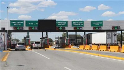 لتسهيل نقل إمدادات الشركة.. ولاية مكسيكية تخصص حارة عبور على حدودها لسيارات تسلا