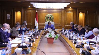 وزير التعليم العالي يطالب بتطوير البرامج والخطط الدراسية للمعاهد الخاصة