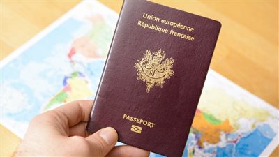 الفرنسية تتصدر لأول مرة.. الجنسيات الأكثر طلبا بين المصريين في يوليو 2022
