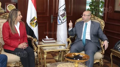 محافظ بني سويف يبحث مع نائب وزير الاتصالات تطوير المراكز التكنولوجية