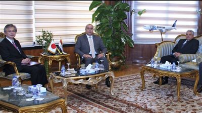وزير الطيران يبحث مع سفير اليابان بمصر تعزيز التعاون فى مجال النقل الجوي