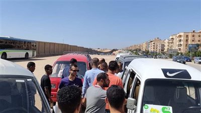 بسبب زيادة تسعيرة المواصلات.. الجيزة تضبط 10 سيارات مخالفة في هضبة الأهرام | صور 