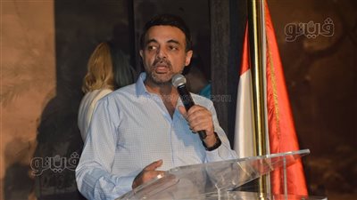 خلال تأبين والده.. عمرو محمود ياسين يشكر صناع فيلم 