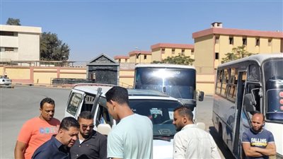 ضبط 36 سيارة سرفيس غير ملتزمة بأجرة المواصلات في الجيزة | صور 