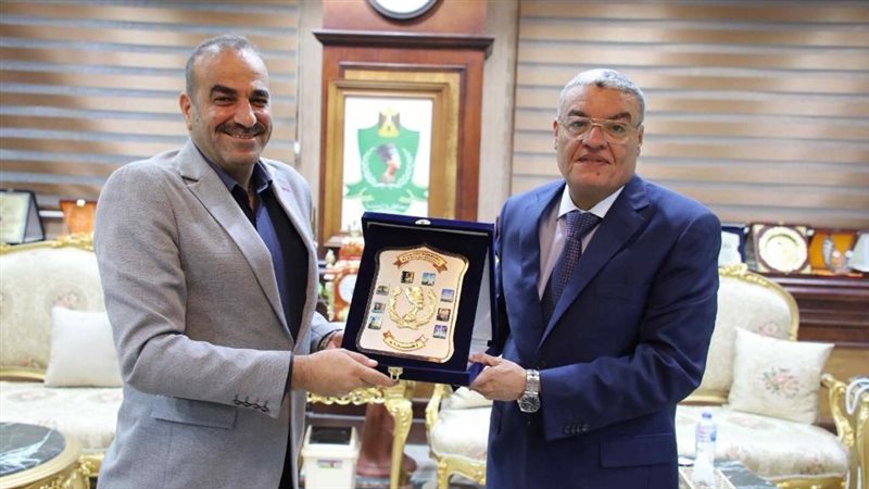 تكريم سكرتير عام