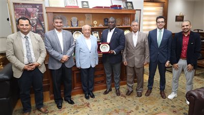 طارق النبراوي يستقبل المدير التنفيذي لمجلس تسجيل المهندسين بدولة غانا