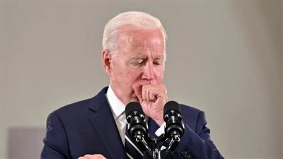 البيت الأبيض يكشف أسباب استمرار معاناة بايدن من السعال