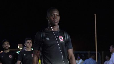  الأهلي يصل ملعب الكلية الحربية لخوض مباراة المقاصة 