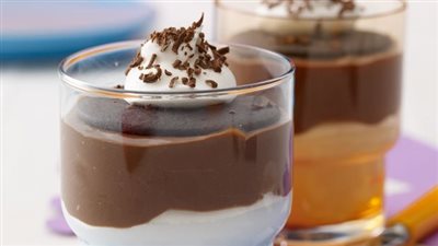 طريقة عمل مهلبية الشيكولاتة بالفاكهة | فيديو