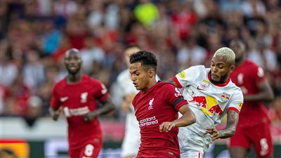 تحت أنظار محمد صلاح.. ليفربول يتأخر بهدف من سالزبورج وديا في الشوط الأول 