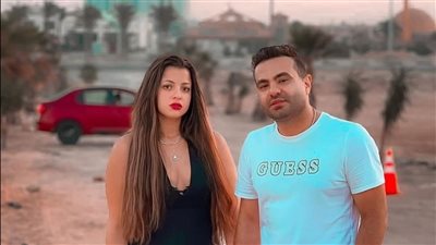 سر ظهور منى فاروق والمطرب الشعبي حمزة الصغير معا | صور 