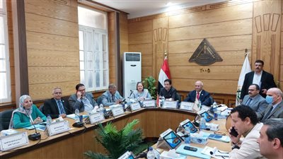 جامعة بنها تناقش استعدادات العام الدراسي الجديد 