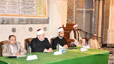 ختام فعاليات الأسبوع الثقافي الأول بمسجد الإمام الحسين.. أبو هاشم: الصلاة على النبي سبيل لنيل شفاعته يوم القيامة.. وعبد السلام يبين أنواع الأدب مع رسول الله